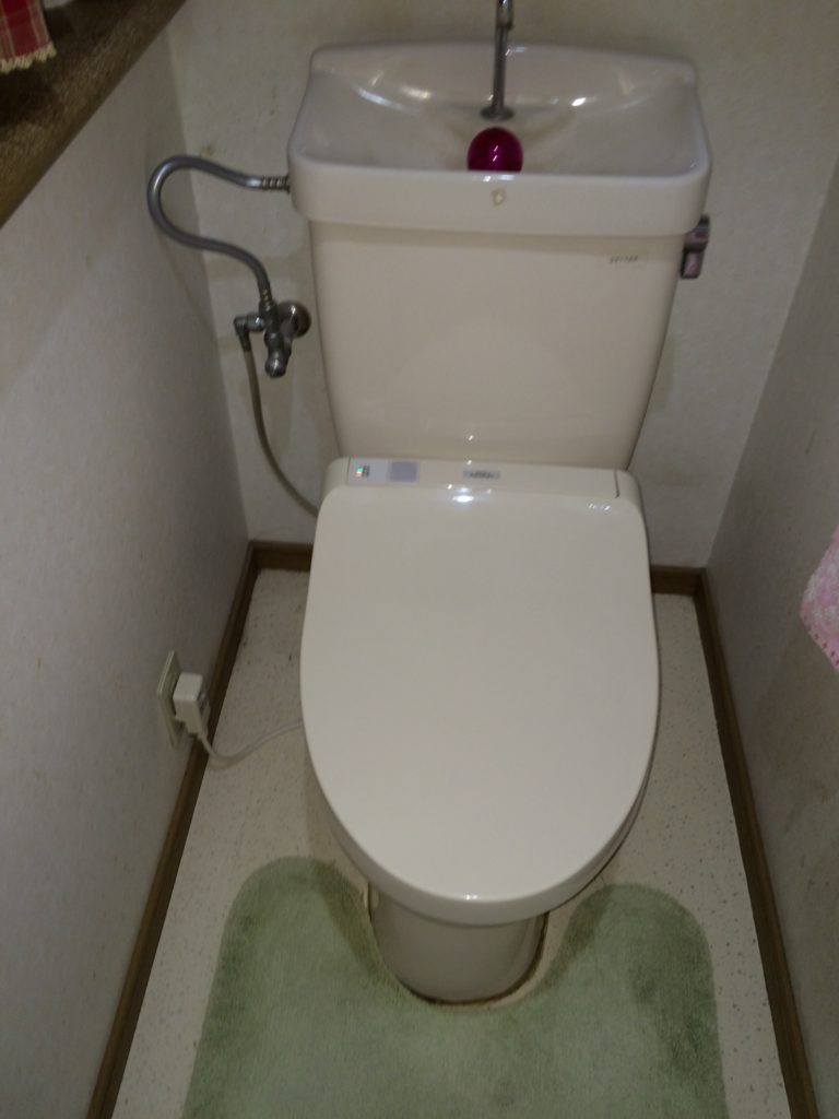 トイレ入口の段差解消、場所の移動、節水型トイレへ変更希望でした。
